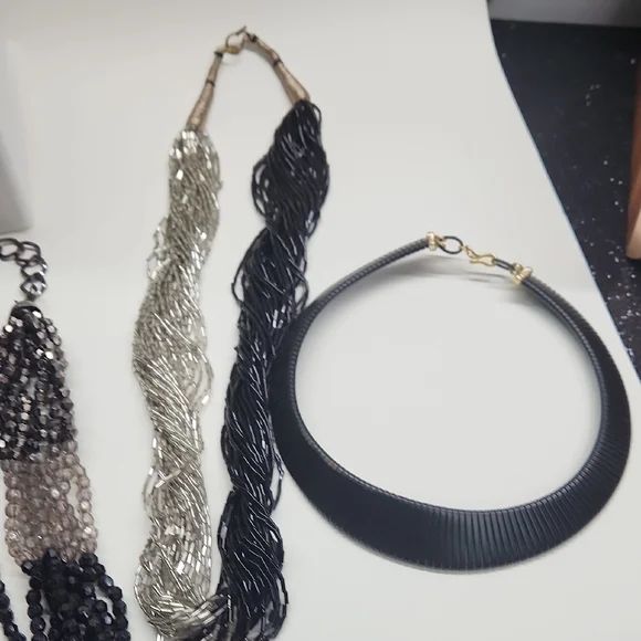 1 Trifari Black Seedbead Necklace 5 Unmarked Necklace Lot - Picture 5 of 7